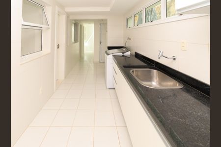 Casa de condomínio para alugar com 580m², 5 quartos e 4 vagas