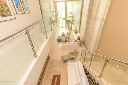 Casa de condomínio para alugar com 580m², 5 quartos e 4 vagas Casa de condomínio para alugar com 580m², 5 quartos e 4 vagasEscada