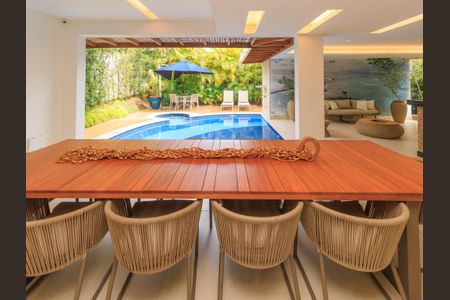 Casa de condomínio para alugar com 580m², 5 quartos e 4 vagas