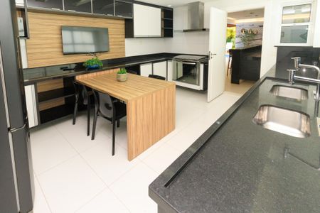 Casa de condomínio para alugar com 580m², 5 quartos e 4 vagas Casa de condomínio para alugar com 580m², 5 quartos e 4 vagasCozinha