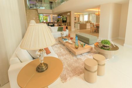 Casa de condomínio para alugar com 580m², 5 quartos e 4 vagas Casa de condomínio para alugar com 580m², 5 quartos e 4 vagasSala