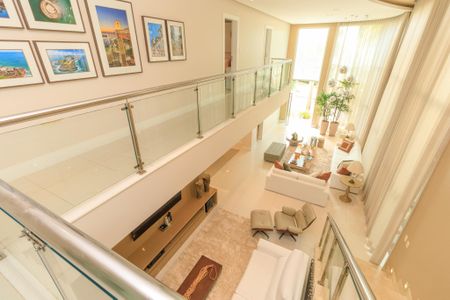 Casa de condomínio para alugar com 580m², 5 quartos e 4 vagas Casa de condomínio para alugar com 580m², 5 quartos e 4 vagasEscada