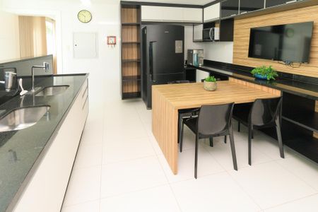 Casa de condomínio para alugar com 580m², 5 quartos e 4 vagas Casa de condomínio para alugar com 580m², 5 quartos e 4 vagasCozinha