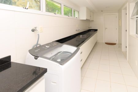 Casa de condomínio para alugar com 580m², 5 quartos e 4 vagas