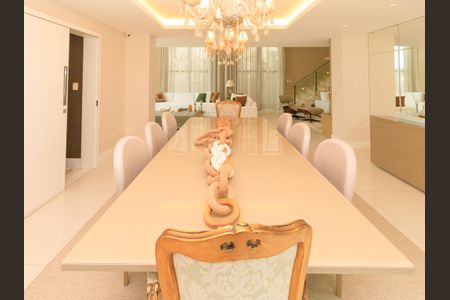 Casa de condomínio para alugar com 580m², 5 quartos e 4 vagas Casa de condomínio para alugar com 580m², 5 quartos e 4 vagasSala de Jantar