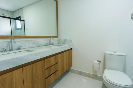 Apartamento para alugar com 155m², 3 quartos e 2 vagas Apartamento para alugar com 155m², 3 quartos e 2 vagasBanheiro da Suíte 1