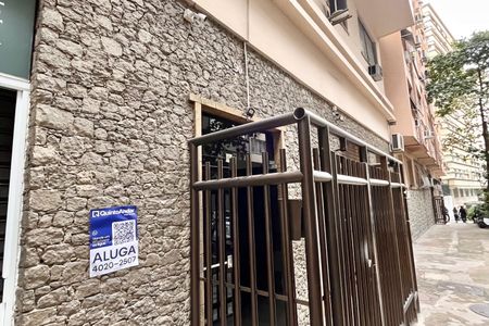 Placa de apartamento para alugar com 2 quartos, 73m² em Copacabana, Rio de Janeiro