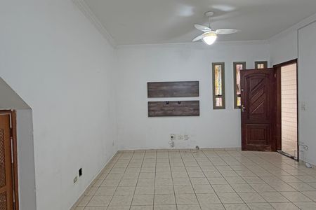Casa para alugar com 190m², 3 quartos e 2 vagasSala