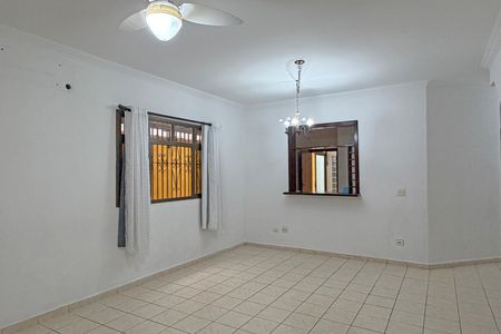 Casa para alugar com 3 quartos, 190m² em Campo Grande, Santos