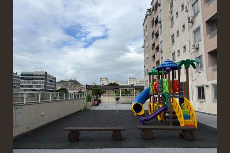 Apartamento para alugar com 130m², 2 quartos e 1 vaga Apartamento para alugar com 130m², 2 quartos e 1 vagaÁrea comum - Playground