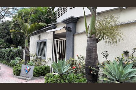 Apartamento para alugar com 130m², 2 quartos e 1 vaga Apartamento para alugar com 130m², 2 quartos e 1 vagaFachada