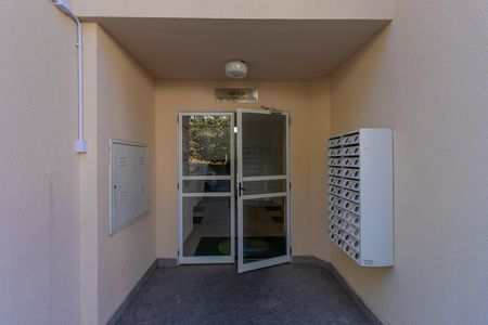 Fachada do bloco de apartamento para alugar com 2 quartos, 55m² em Parque Frondoso, Cotia