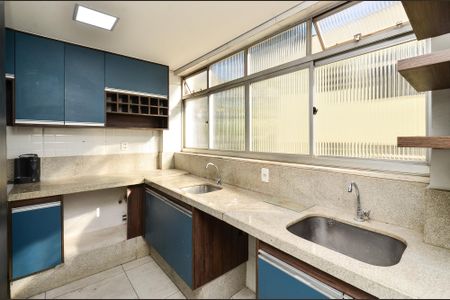 Apartamento para alugar com 101m², 3 quartos e 2 vagas Apartamento para alugar com 101m², 3 quartos e 2 vagasCozinha