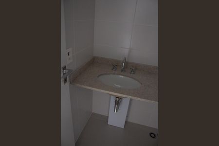 Banheiro de kitnet/studio para alugar com 1 quarto, 26m² em Campo Belo, São Paulo