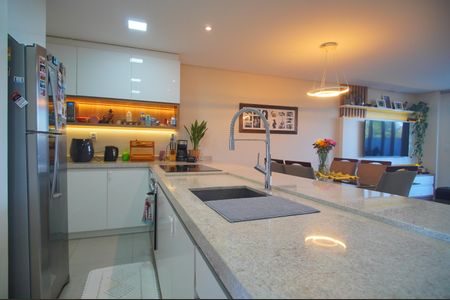 Casa à venda com 120m², 3 quartos e 2 vagascozinha