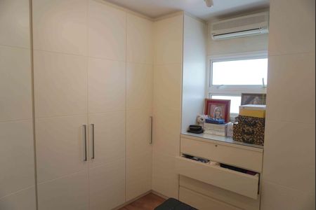 Casa de condomínio à venda com 350m², 3 quartos e 6 vagasCloset da suíte 3