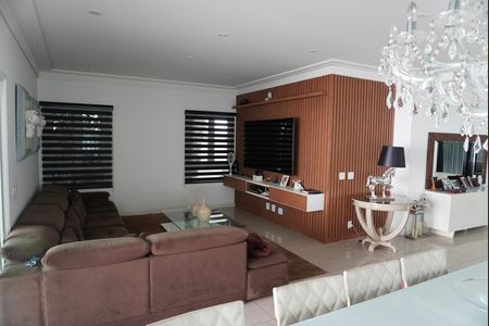 Casa de condomínio à venda com 350m², 3 quartos e 6 vagasSala de TV