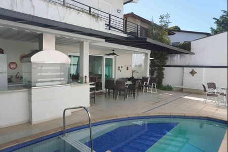 Casa de condomínio à venda com 350m², 3 quartos e 6 vagasÁrea gourmet