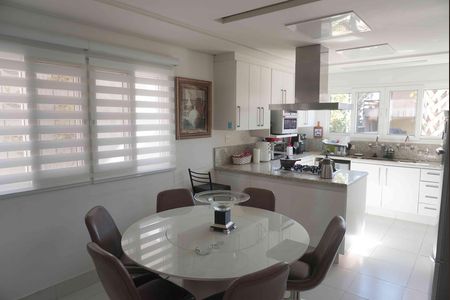 Casa de condomínio à venda com 350m², 3 quartos e 6 vagasSala de Jantar