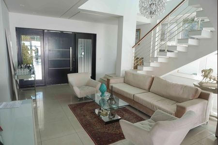 Casa de condomínio à venda com 350m², 3 quartos e 6 vagasEntrada