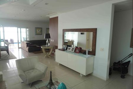 Casa de condomínio à venda com 350m², 3 quartos e 6 vagasSala