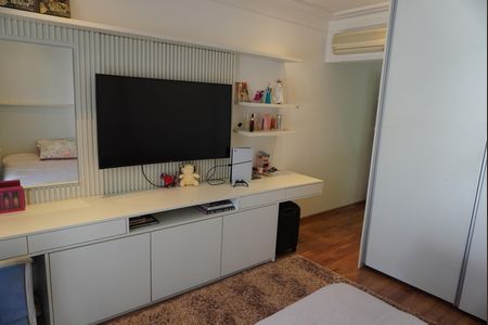 Casa de condomínio à venda com 350m², 3 quartos e 6 vagasSuite 1