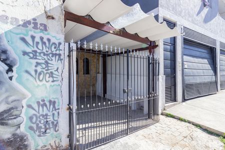 Casa para alugar com 100m², 2 quartos e 1 vaga Casa para alugar com 100m², 2 quartos e 1 vagaFachada