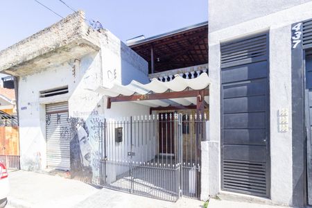 Casa para alugar com 100m², 2 quartos e 1 vaga Casa para alugar com 100m², 2 quartos e 1 vagaFachada