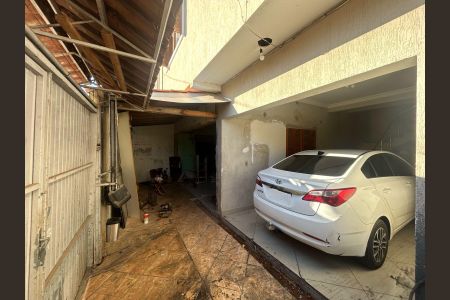 Área externa de casa à venda com 4 quartos, 430m² em Igara, Canoas