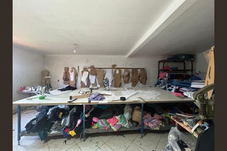 Casa à venda com 430m², 4 quartos e 2 vagas Casa à venda com 430m², 4 quartos e 2 vagasDepósito