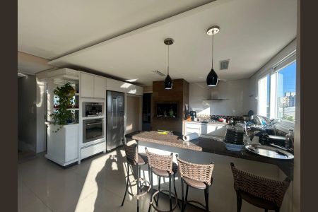 Casa à venda com 430m², 4 quartos e 2 vagas Casa à venda com 430m², 4 quartos e 2 vagasSala/Cozinha