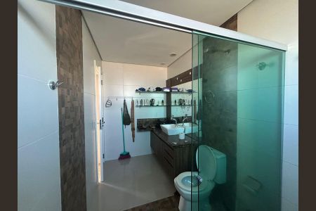 Banheiro da Suíte de casa à venda com 4 quartos, 430m² em Igara, Canoas