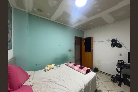Casa à venda com 430m², 4 quartos e 2 vagas Casa à venda com 430m², 4 quartos e 2 vagasQuarto 2