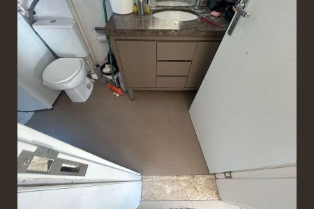 Casa à venda com 430m², 4 quartos e 2 vagas Casa à venda com 430m², 4 quartos e 2 vagasBanheiro 1