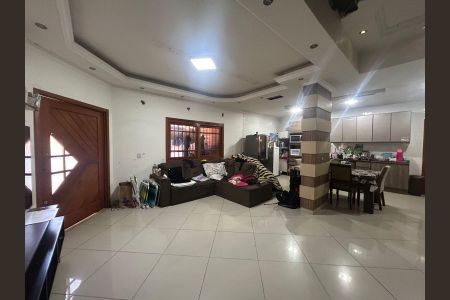 Casa à venda com 430m², 4 quartos e 2 vagas Casa à venda com 430m², 4 quartos e 2 vagasSala/Cozinha