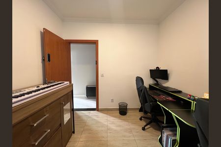 Quarto 2 de apartamento à venda com 3 quartos, 220m² em Cabral, Contagem