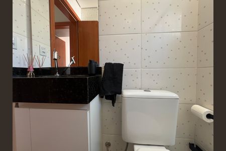 Banheiro Social de apartamento à venda com 3 quartos, 220m² em Cabral, Contagem