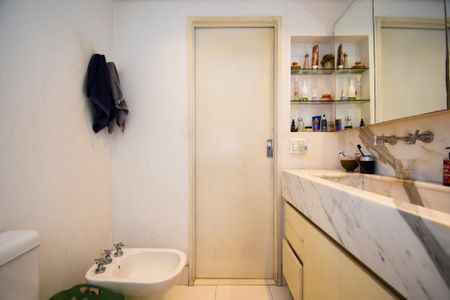 Apartamento à venda com 185m², 3 quartos e 2 vagasbanheiro suite 3