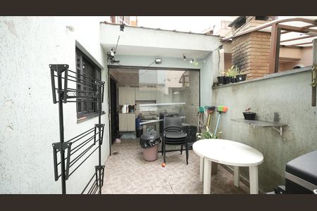 Casa à venda com 110m², 3 quartos e 2 vagasQuintal