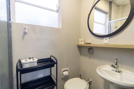 Banheiro social de kitnet/studio à venda com 1 quarto, 25m² em Centro Histórico, Porto Alegre
