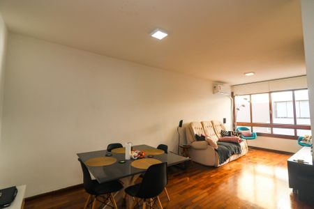 Sala de apartamento à venda com 2 quartos, 90m² em Santana, Porto Alegre