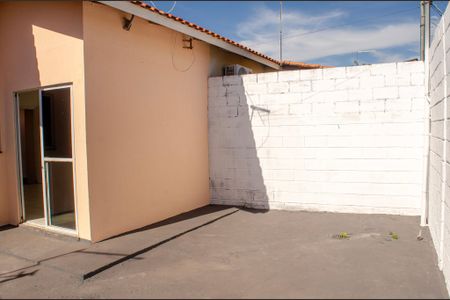Quintal de casa de condomínio à venda com 2 quartos, 76m² em Residencial Brisas do Cerrado, Goiânia