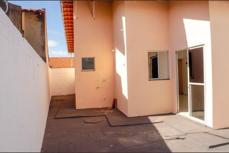 Casa de condomínio à venda com 76m², 2 quartos e 2 vagas Casa de condomínio à venda com 76m², 2 quartos e 2 vagasQuintal
