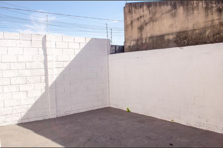Casa de condomínio à venda com 76m², 2 quartos e 2 vagas Casa de condomínio à venda com 76m², 2 quartos e 2 vagasQuintal