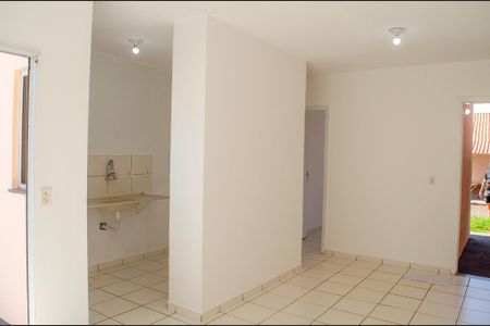 Casa de condomínio à venda com 76m², 2 quartos e 2 vagas Casa de condomínio à venda com 76m², 2 quartos e 2 vagasSala