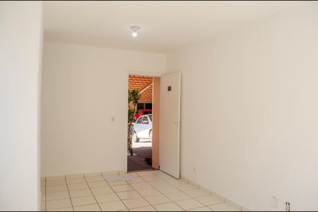 Sala de casa de condomínio à venda com 2 quartos, 76m² em Residencial Brisas do Cerrado, Goiânia