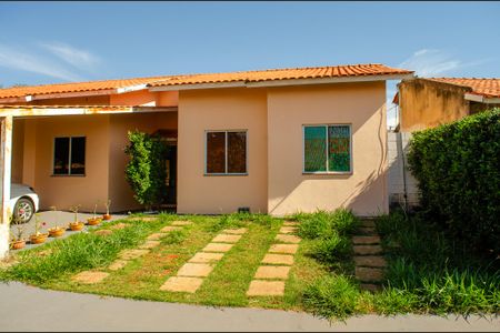 Garagem de casa de condomínio à venda com 2 quartos, 76m² em Residencial Brisas do Cerrado, Goiânia