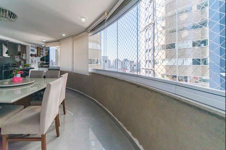 Apartamento à venda com 126m², 3 quartos e 3 vagas Apartamento à venda com 126m², 3 quartos e 3 vagasVaranda Gourmet