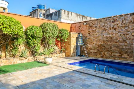 Casa para alugar com 600m², 4 quartos e 4 vagas Casa para alugar com 600m², 4 quartos e 4 vagasPiscina