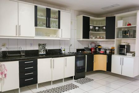 Casa para alugar com 600m², 4 quartos e 4 vagas Casa para alugar com 600m², 4 quartos e 4 vagasCozinha 1º Pavimento